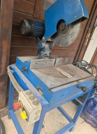 Tronzadora industrial azul