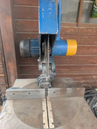 Tronzadora industrial azul