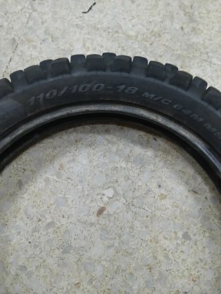 Neumáticos  Metzeler Enduro 80/100-21 y 110/100-18