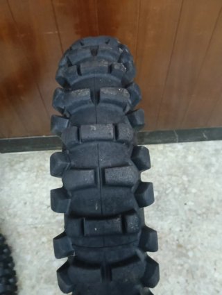 Neumáticos  Metzeler Enduro 80/100-21 y 110/100-18