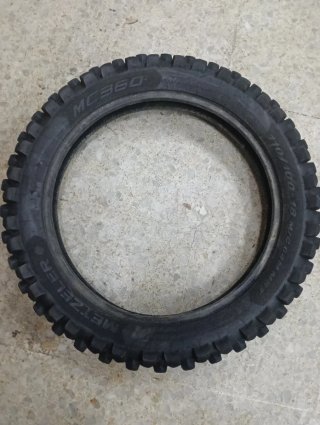Neumáticos  Metzeler Enduro 80/100-21 y 110/100-18