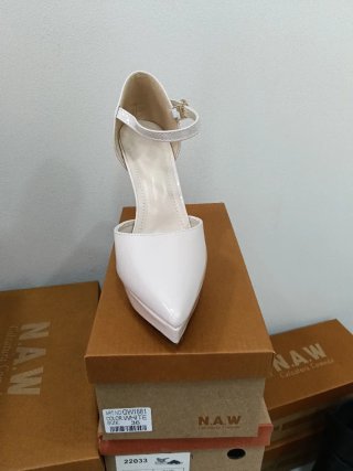 Zapatos Beige Tacón Alto de aguja