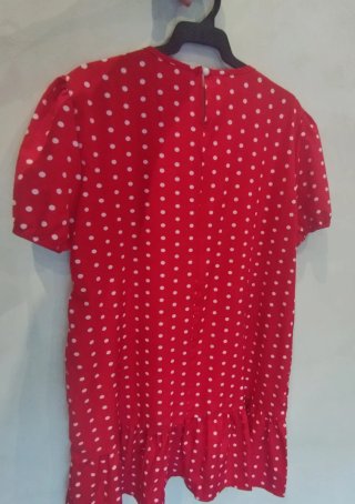 Vestido rojo lunares blancos