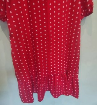 Vestido rojo lunares blancos