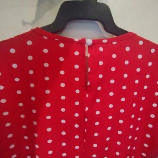 Vestido rojo lunares blancos