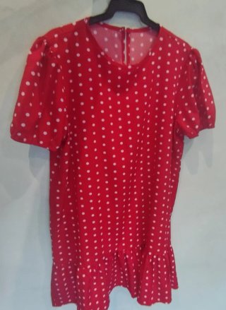 Vestido rojo lunares blancos