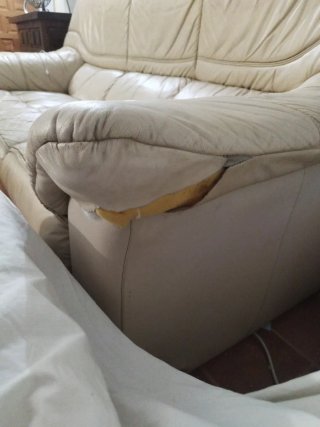 Sofá de cuero beige 3 plazas