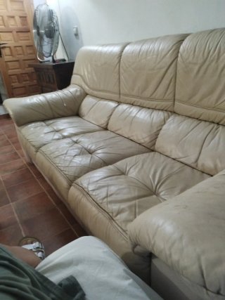 Sofá de cuero beige 3 plazas
