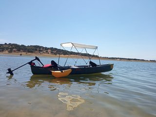 Canoa Canadiense con toldo y motor