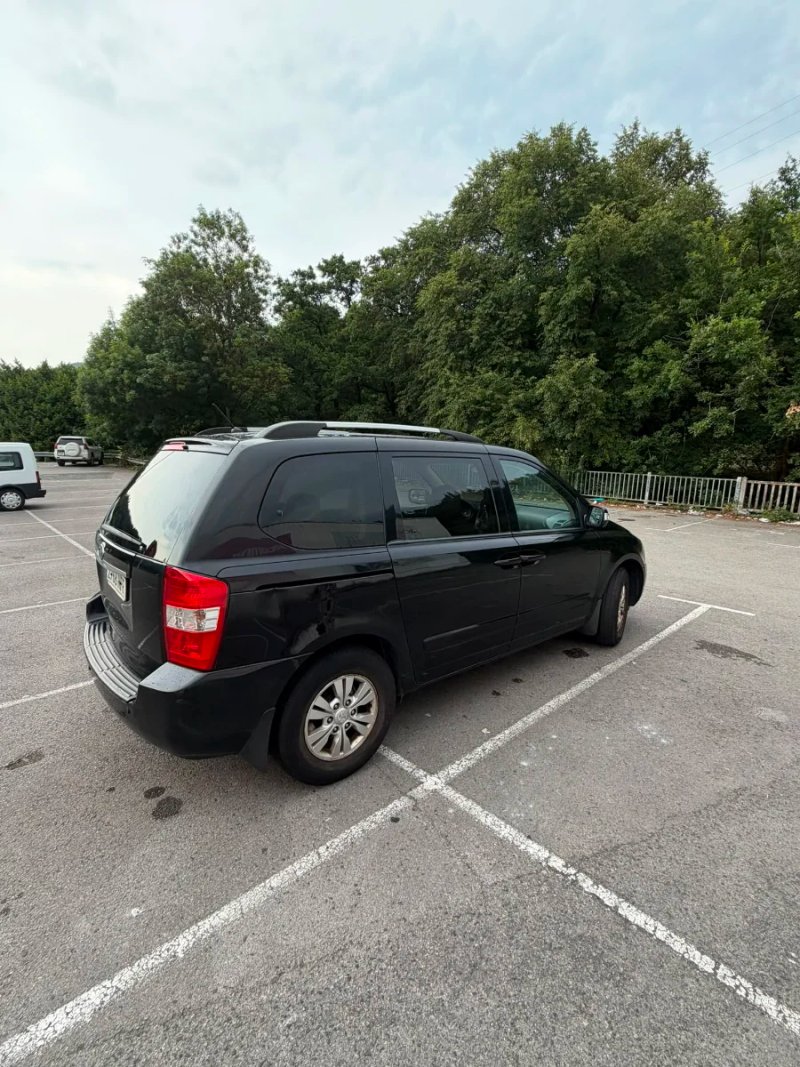 KIA Carnival 2011 - foto 1
