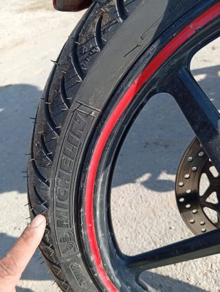 Moto Yamaha YBR Roja y Negra
