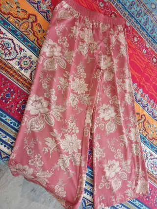 Pantalón estampado floral nuevo sin etiqueta talla