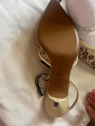 Zapatos Zara Tacon Destalonado Bordados Beige/Oro