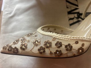 Zapatos Zara Tacon Destalonado Bordados Beige/Oro