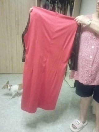 Vestido elegante rojo con encaje negro
