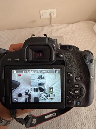 Kit Canon EOS 800D con objetivo 18-55mm