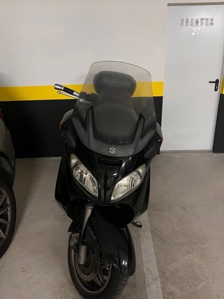 Suzuki Burgman 650 ABS Executive. Negra