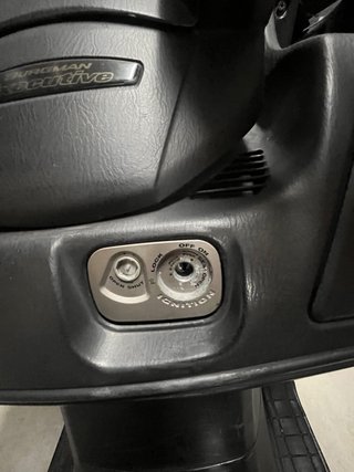 Suzuki Burgman 650 ABS Executive. Negra