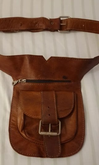 Riñonera o bandolera de piel