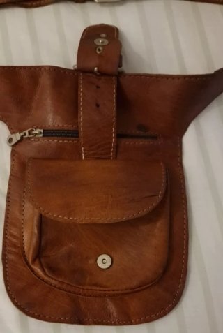Riñonera o bandolera de piel