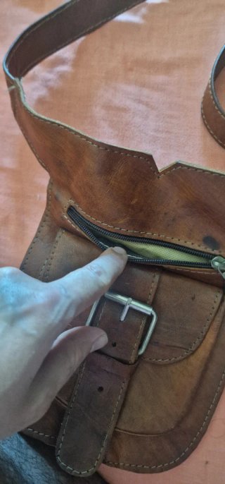 Riñonera o bandolera de piel