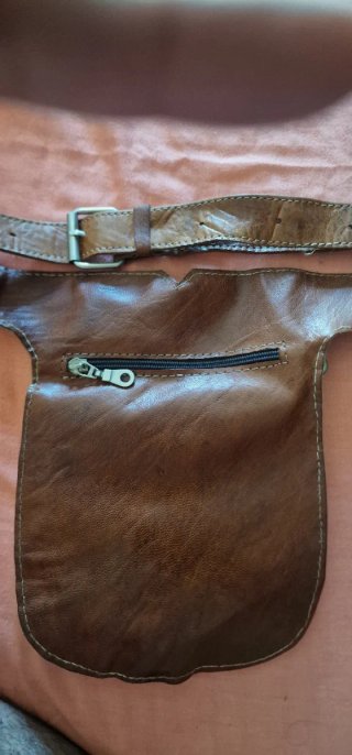 Riñonera o bandolera de piel