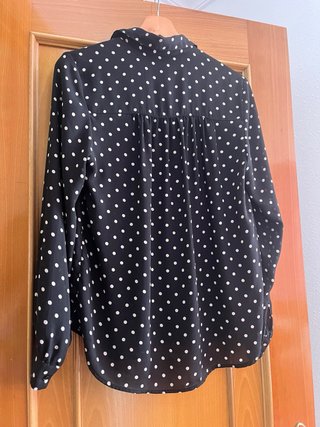 Camisa / blusa de lunares negra y blanca Talla XS