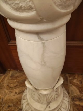 Columna de mármol decorativa