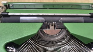 Máquina de escribir Olympia verde