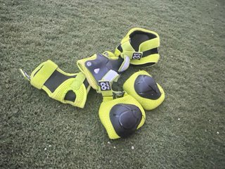Patines infantiles rojos + protecciones + bolsa