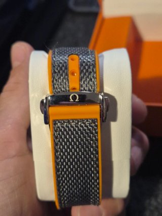 Reloj Omega Mod. Esfera Beige Bisel Negro