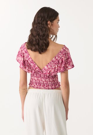 Top a estrenar Stradivarius Estampado Talla M