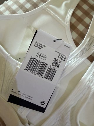 Top deportivo Nike blanco