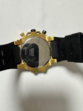 Reloj Guess Negro y Dorado