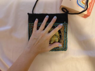 Bolso pedrería elefante negro y dorado