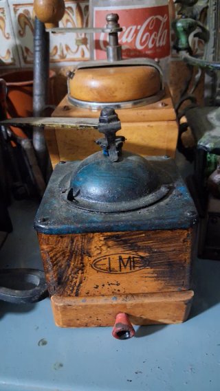 Molinillo de café antiguo madera y metal