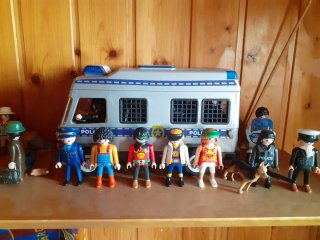 Playmobil Ciudad: Furgón con más policías dentro
