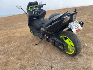 Yamaha TMAX 530 Negra y Amarilla