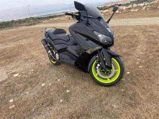 Yamaha TMAX 530 Negra y Amarilla