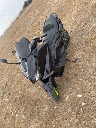 Yamaha TMAX 530 Negra y Amarilla