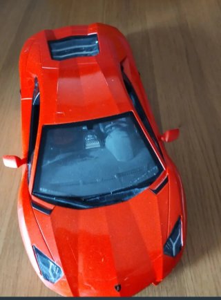 Coche de carreras rojo grande