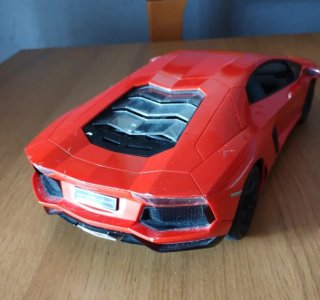 Coche de carreras rojo grande