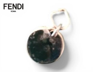 Ciondolo Fendi, leggere bene la descrizione