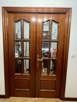 Puertas de madera maciza con cristal de espejo