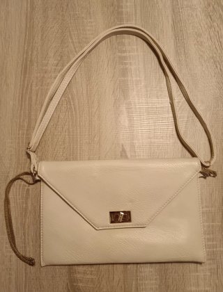 Bolso elegante beige y dorado