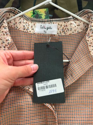 Camisa de cuadros beige y marrón