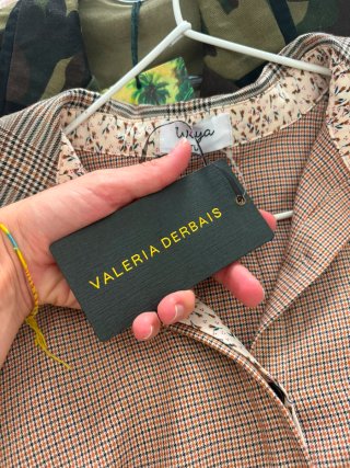 Camisa de cuadros beige y marrón