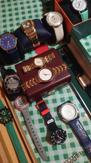 Lote 18 relojes de pulsera variados