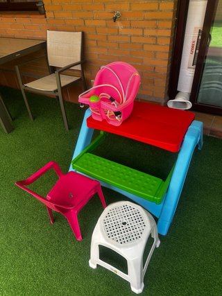 Mesita infantil columpio y sillas