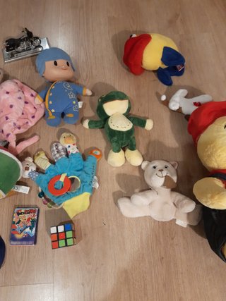 Lote de peluches y juguetes variados